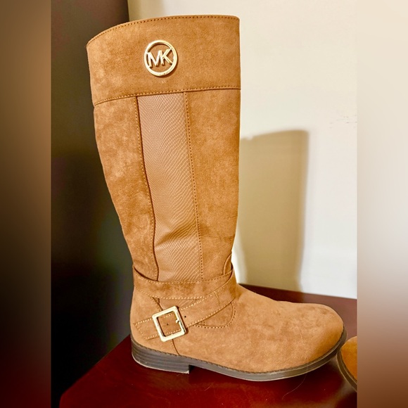 Girls size 3 Michael Kors, suede knee high boots. Like new. Worn once. Gorgeous! - Picture 3 of 14